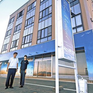 「<ruby>日見<rp>（</rp><rt>ひみ</rt><rp>）</rp></ruby>の宿」亡き長男の思い出とともに　氷見市の印刷会社会長が開業、故郷復興願う