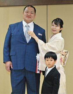 岡田将生、高畑充希との結婚を直筆サイン添え発表【写真】：中日