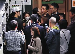 『松井新監督の前で爆睡』 巨人・西舘勇陽、大バズり中動画の顚末を激白 「いつもトレーナーさんに…」