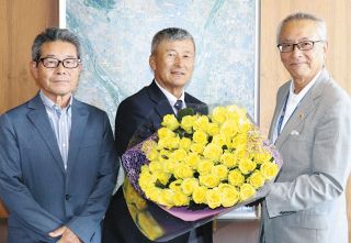 大野のバラに感謝を込めて　16日は「父の日」町役場や中部国際空港に贈呈