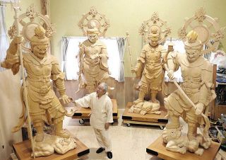 制作6年、米原の仏師が3メートル四天王像「集大成になった」　神奈川の寺へ