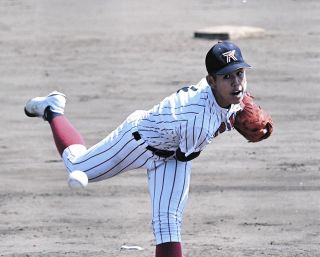 中央学院の颯佐心汰内野手が救援で二刀流デビュー 先制打も「次