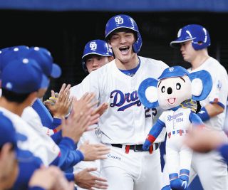 中田翔、中日ユニホーム初お披露目で柵越え0本 飛距離よりも丁寧な