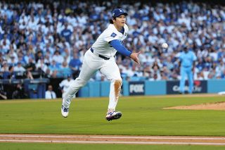 大谷翔平、42号先頭打者弾で「デコピンポーズ」連発！翔平