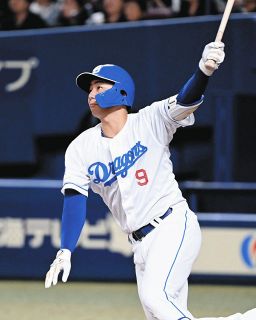 中日ドラゴンズ　山下斐紹　手袋　着用 330px-