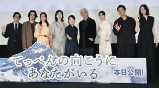 吉永小百合　〝てっぺんの向こう〟にいるのは「観客の皆さま」と雨の中駆けつけてくれたファンに感謝　主演映画「てっぺんの向こうにあなたがいる」の初日舞台あいさつ