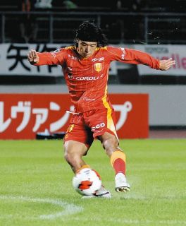 柿谷曜一朗はC大阪時代と同じ背番号8「柿谷は名古屋の選手なんだと