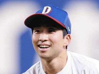 中日・上林誠知、ピンク！！ リストバンド・マスコットバット