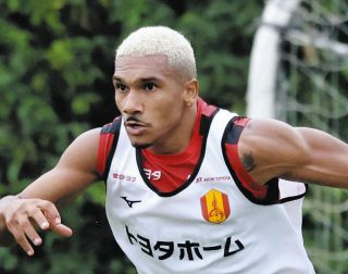 名古屋グランパスの新エンブレムは選手にも好評「戦う顔をしている」と