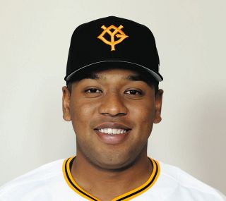 巨人】ソフトバンクから移籍の松田宣浩、背番号「23」のユニホーム初
