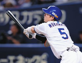 中日】加藤翔平バズーカだ！右翼からの好返球で生還を阻止 本家・加藤