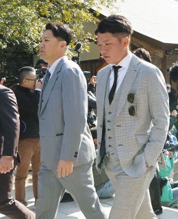 巨人・田中将大、幼なじみの坂本勇人と宮崎神宮参道を並んで歩く「何もかもが本当に新鮮」坂本も「すごくうれしい」