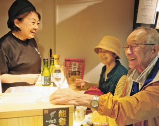 能登丼食堂　感謝の日々　　福井「ミニエ」に開業１カ月　　温かいお客、仲間の手伝い　