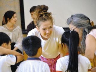 強くてかっこいい　中津川の幼稚園でパリ五輪レスリング金・サラアン選手と交流