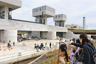 銅のお盆・一輪挿し・バケツ（アトリエ小市 河合悌市氏作） アトリエ小