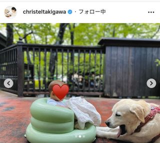 ◆滝川クリステル・アナ、長女と愛犬「あくび合戦」ほっこり【写真】