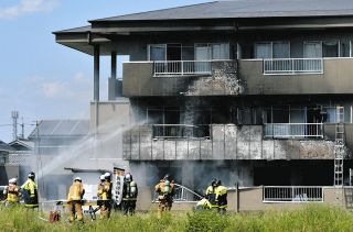 岐阜県可児市の集合住宅で火災、５部屋が焼ける　近くの住民が119番