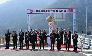 MIKAWA人もよう＞50年前にモナリザを公認模写した画家 斎藤吾朗さん