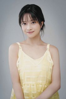 柏木由紀、自身初ディナーショーで熱唱！ 「宅配便が難しくて…」自筆
