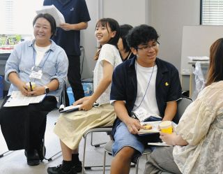 子育て会議に若者の声を　武豊町が運営方法を刷新、高校生や大学生もメンバーに