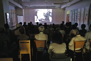 津松菱に不定期に現れる「映画館」、古き良き映画皆で語ろう　愛好家が手作り上映会「大衆文化発信地に」