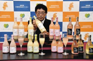 果汁プラスでカラフルなどぶろく「仮面の女神」完成　茅野の丸井伊藤商店