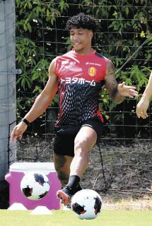 好調J1名古屋で存在感増す19歳のサイドバック成瀬竣平 MFから“転向” …G