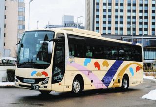 3位の貸し切りバス。扇が舞うデザインが特徴＝北陸鉄道提供