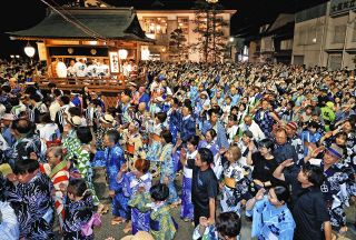 【動画】日本三大盆踊りの一つ「郡上おどり」開幕　1万2000人、軽快なげたの音