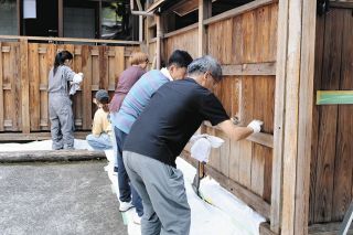 移住して長く住むために補修を学んで　古民家や空き家の利活用へ、三重県尾鷲市で体験会