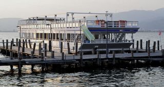 スワコスターマイン号、桟橋に衝突し乗客1人けが　定期便は全便運休に