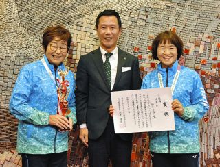 ねんりんピックのソフトテニスで準優勝　多治見の2人が市役所で喜び報告