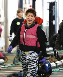 ボートレース　大山千広サイン入りぬいぐるみ&ワッペンキーホルダー　写真オマケ Amazon.co.jp: ボートレース 大山千広サイン入りぬいぐるみ