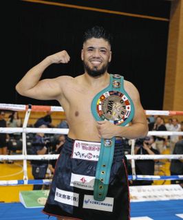 22歳・岡本恭佑、ジム初の日本王者！ ベルト巻いてもらった会長も嗚咽