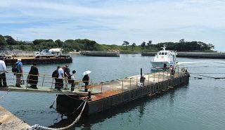 ＜行ってみりん！見てみりん！三河＞（107）佐久島の堤防、砂浜　西尾市
