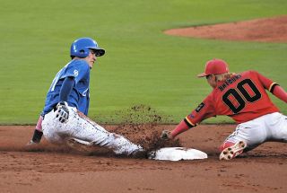 中日・上林誠知、2安打「いい形で投手との間合い」 リストバンドの