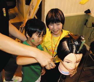 遊んですくすく美容師の芽　尾張旭で親子向けの催し盛況