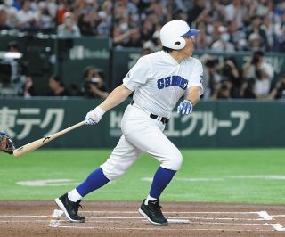 ヤクルト】小川泰弘が母校・創価大で始動 セ3連覇へ…色紙には「感」の
