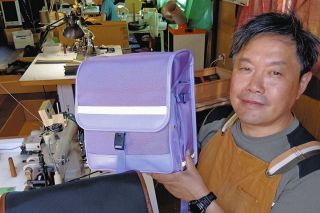 職人が手仕事、軽くて丈夫！　岐阜県中津川市で長年愛されるナイロン製ランドセル、ふるさと納税返礼品に