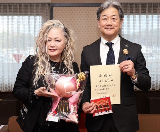 志田千陽　宮崎友花　缶バッジ　アクリルキーホルダー ◇「天才的に可愛いな」…志田千陽、宮崎友花との2ショット【写真】：中