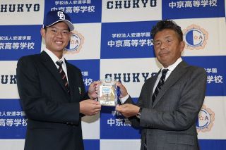 中日ドラ4、中京高・鈴木悠悟、プロでは野手で勝負 最速148キロも「バッティングで評価していただいてうれしい」
