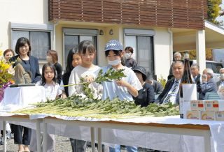 幕末志士・所郁太郎をたたえ献花　大野で住民や児童らが顕彰祭