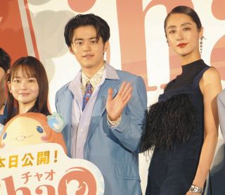 宝塚歌劇団宙組の新トップコンビ、芹香斗亜、春乃さくらお披露目
