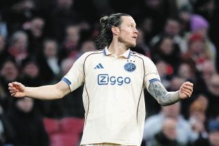 57歳・三浦知良、プロ40年目の新天地で背番号は『11』「辞める選択は