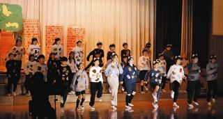 土岐泉西小6年がミュージカル上演　同校伝統、今年で41回目