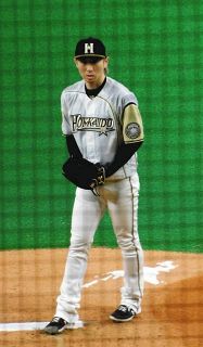 日本ハムの金子弌大が2イニングで緊急降板 右足を気にするしぐさ…木田投手コーチに促されてベンチへ