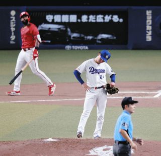 中日・上林誠知、ピンク！！ リストバンド・マスコットバット