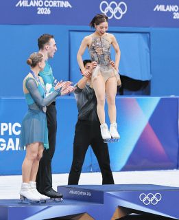 ◇デコピン絵本「DECOY SAVES OPENING DAY」の表紙【写真】：中日