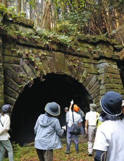 伊賀の発展を支えた隧道　長野峠周辺で近代化遺産見学会