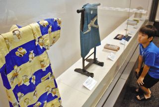 産着もランプも文鎮も戦意高揚　県総合博物館で特集展示「戦争と三重」